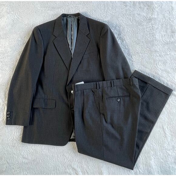 🔥VTG Jones New York PinstripedWool Mens 2 Pc Suit Blazer R43 Pants 37 Preppy - Picture 1 of 15
